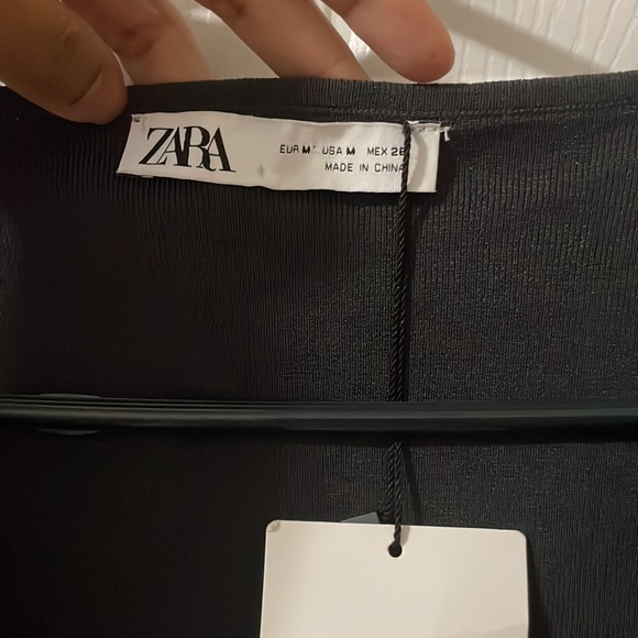 Zara Puffy Leaves Criss Crossed Top - Picture 3 of 8